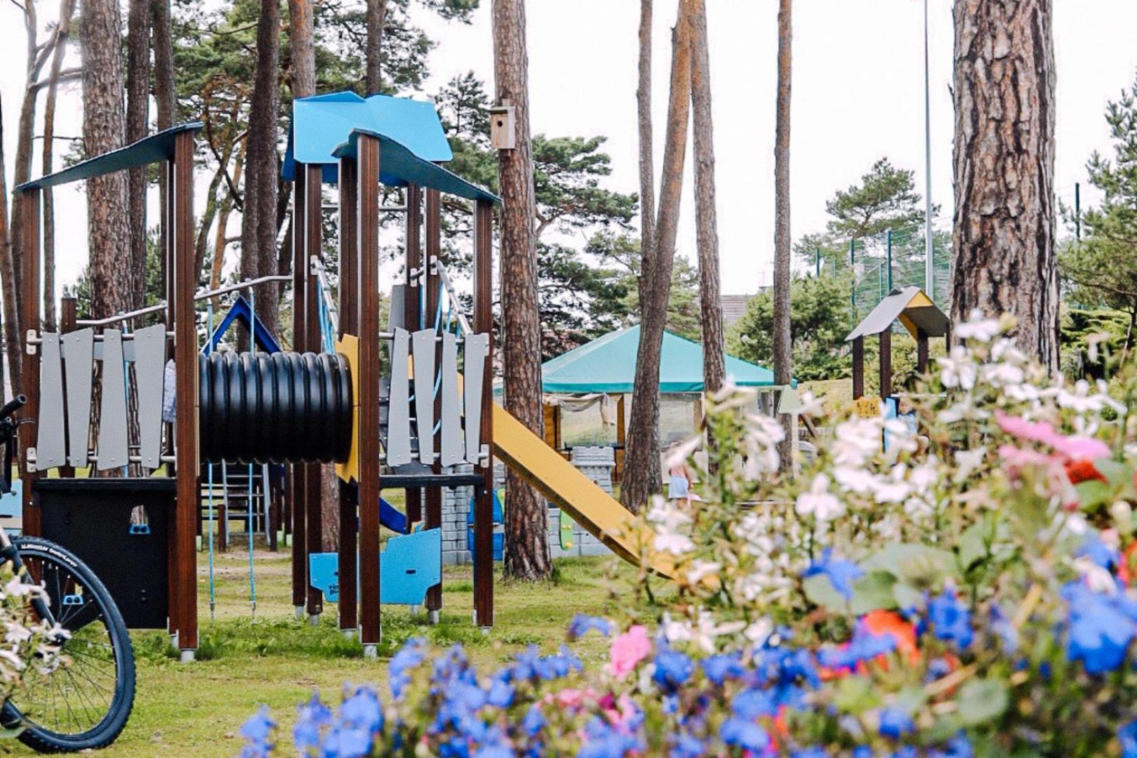Forest Family Resort - Domki Caloroczne Ustka Bagian luar foto