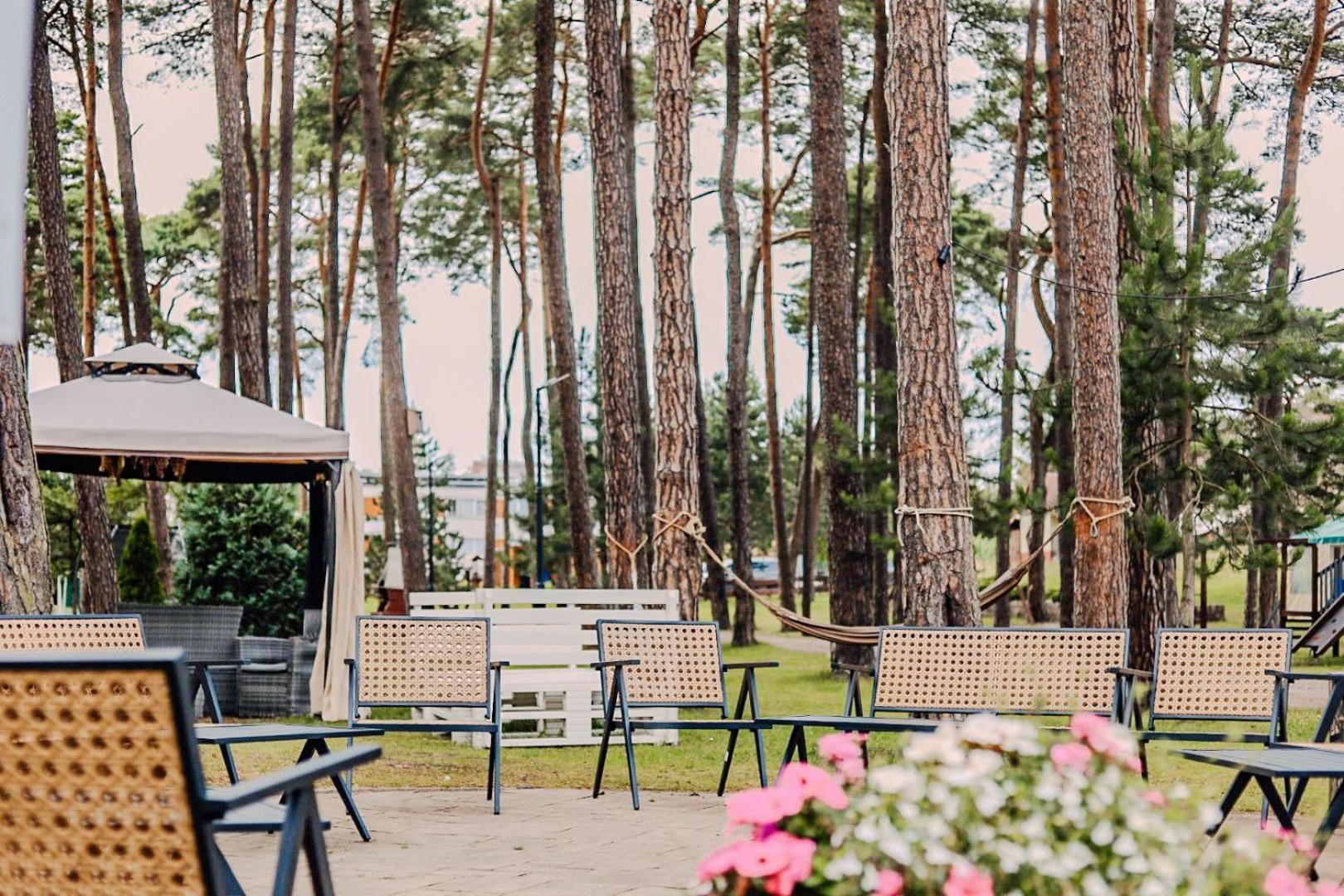Forest Family Resort - Domki Caloroczne Ustka Bagian luar foto