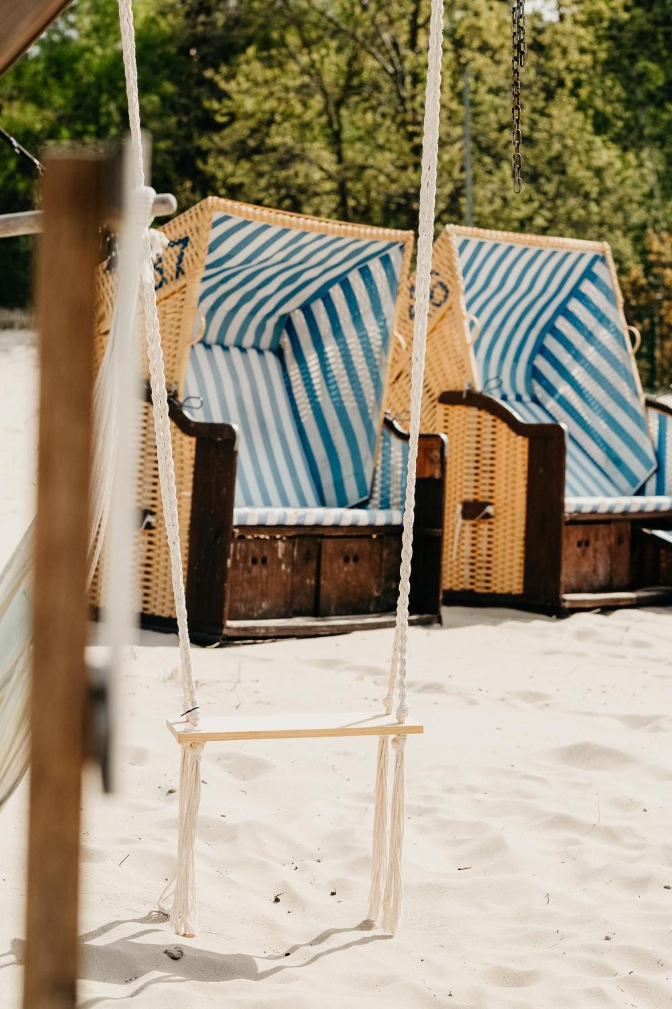 Forest Family Resort - Domki Caloroczne Ustka Bagian luar foto