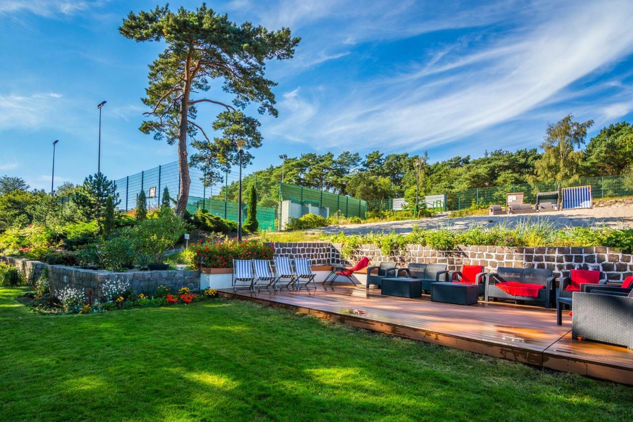 Forest Family Resort - Domki Caloroczne Ustka Bagian luar foto